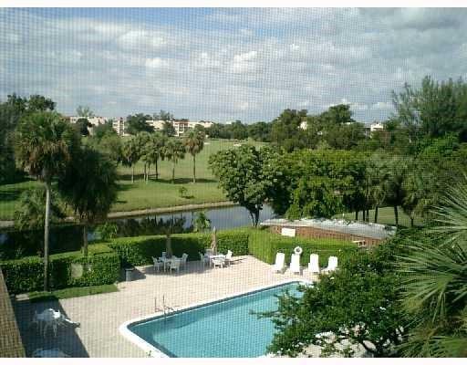 Foto del edificio - 9410 Tangerine Pl