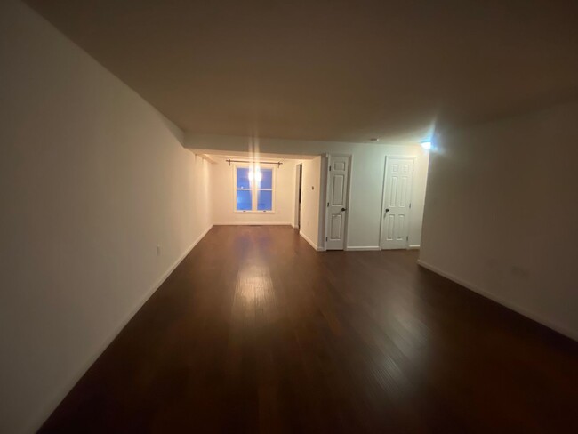 Building Photo - 103 Cooper Place - 2 Bedroom - 2.5 is a St...