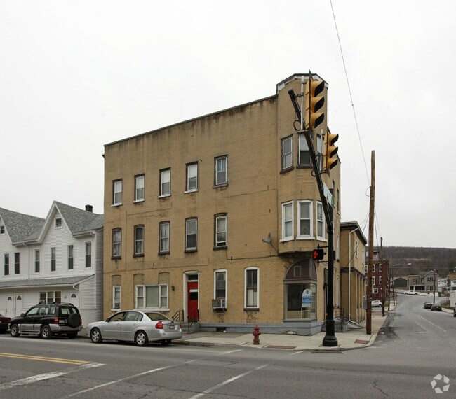 301 W Broad St, Tamaqua, PA 18252 Apartments Tamaqua, PA