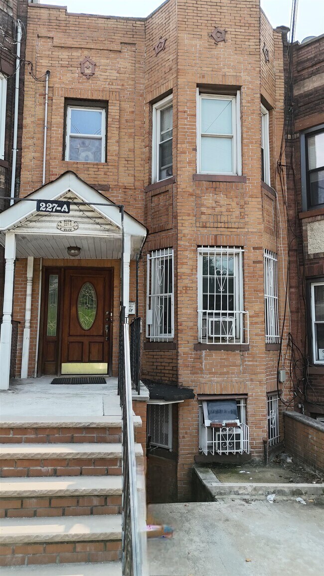 Building Photo - 227A Manhattan Ave