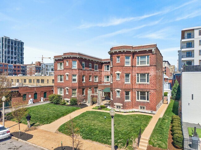 Building Photo - 4561 Laclede Ave