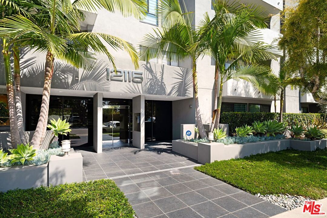 Foto principal - 12115 San Vicente Blvd
