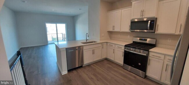 Building Photo - 296 Ensemble Wy
