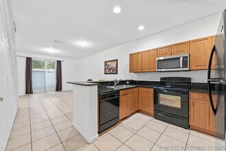 Building Photo - 1425 NW 36th Way
