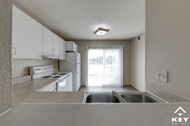 2 habitaciones, cocina - Coronado Park & Heights