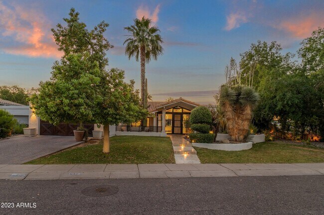Building Photo - 8117 E Del Barquero Dr