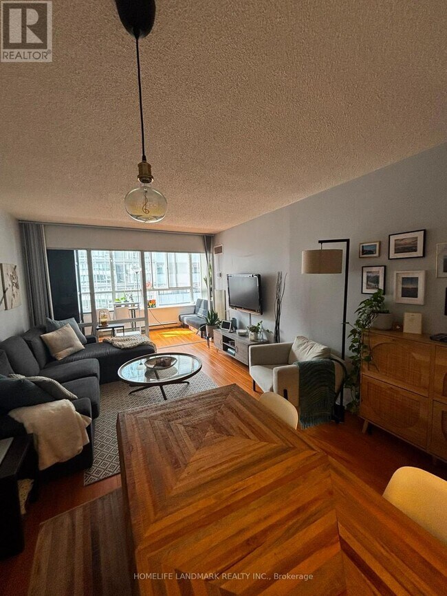 Photo du bâtiment - 44 Gerrard St W