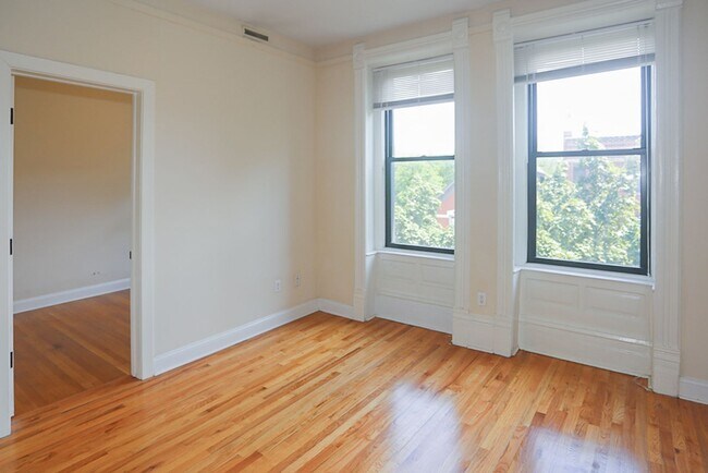 Foto del edificio - 2954 N Racine Ave