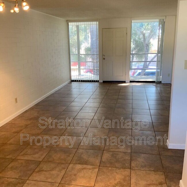 Building Photo - 6936 E 4th St