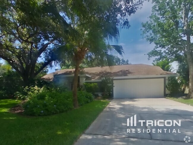 Building Photo - 16147 Vanderbilt Dr