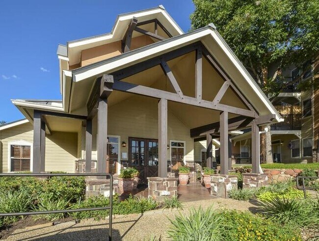 Foto del edificio - 770 I 35 N Frontage Rd