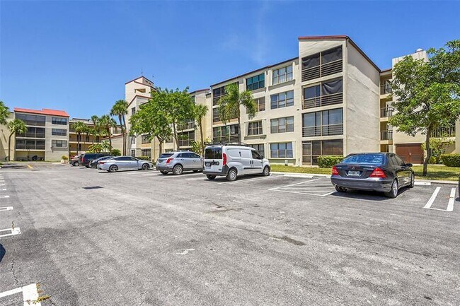 Building Photo - 2304 S Cypress Bend Dr