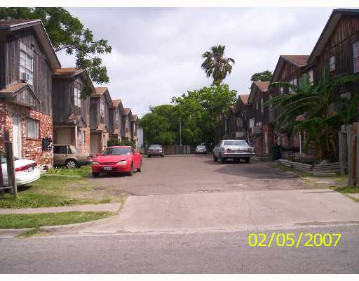 Primary Photo - 1001 N Staples St