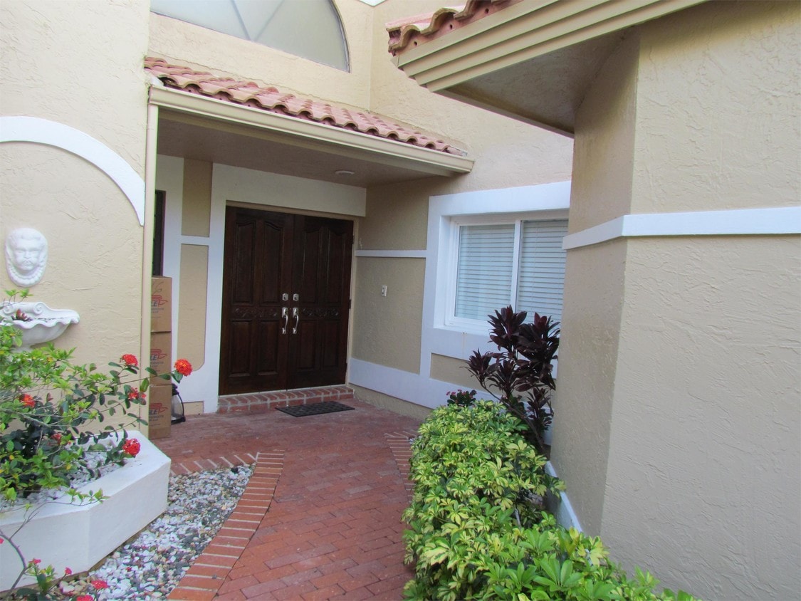 Primary Photo - 22712 Caravelle Cir