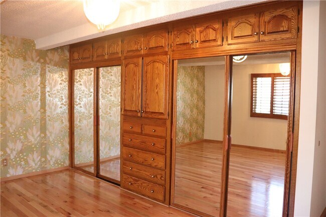 Foto del edificio - 985 W 9th St