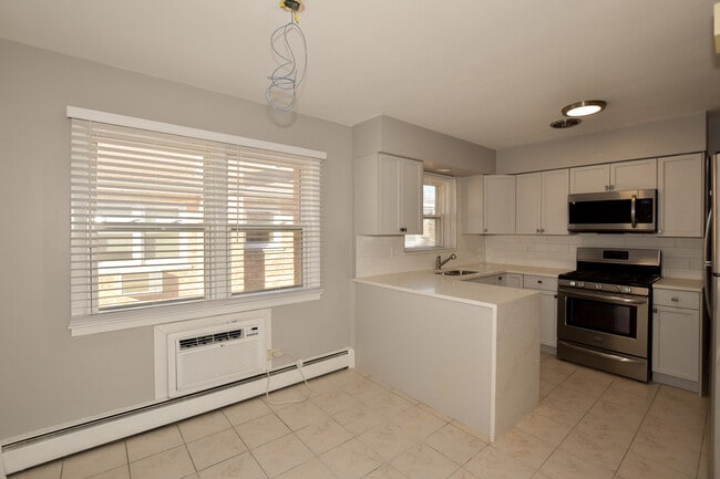 Foto del edificio - 6925 N Rosemary Ln