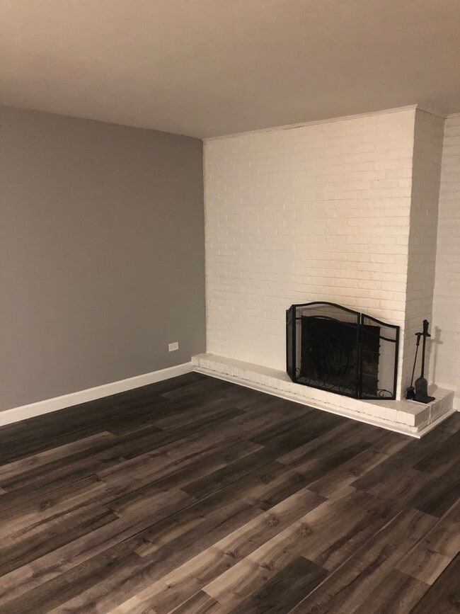 Foto del edificio - 5512 E Lake Dr