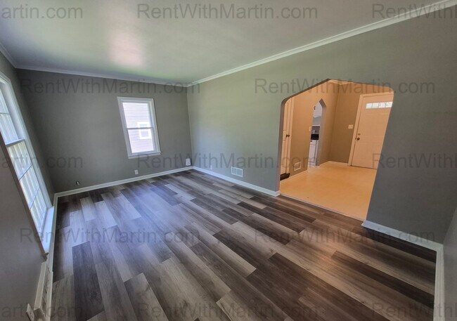 Foto del edificio - FOR RENT-925 Hammond Ave- Pets Ok*