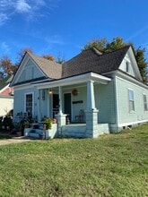 Building Photo - 823-825 S 19th St