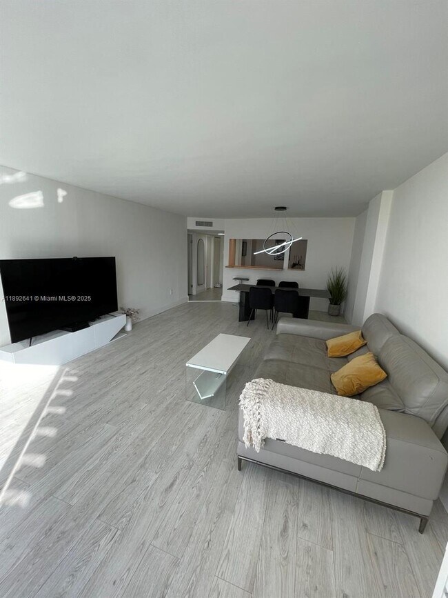Foto del edificio - 2801 NE 183rd St