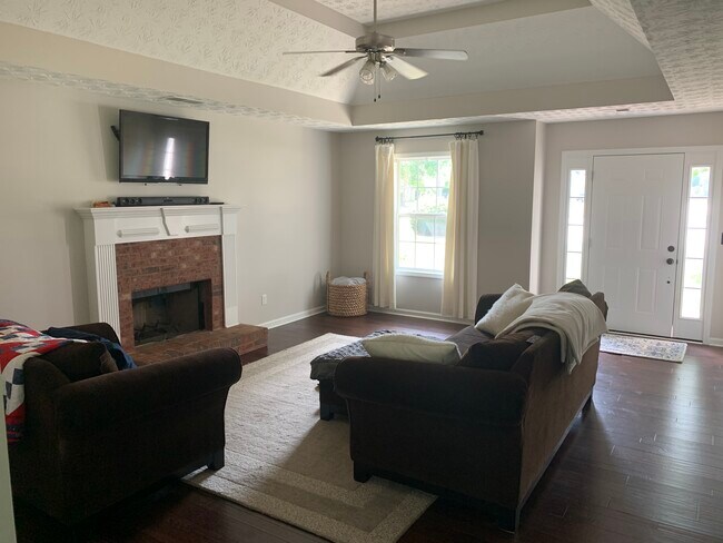 Building Photo - 209 Queens Ct