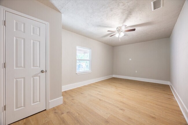 Foto del edificio - 103 Hillcrest Dr