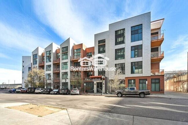 Building Photo - New Price! $2300 All In! Garage Parking - Washer Dryer- Water- Trash -Hot Water- Recycling Do not...