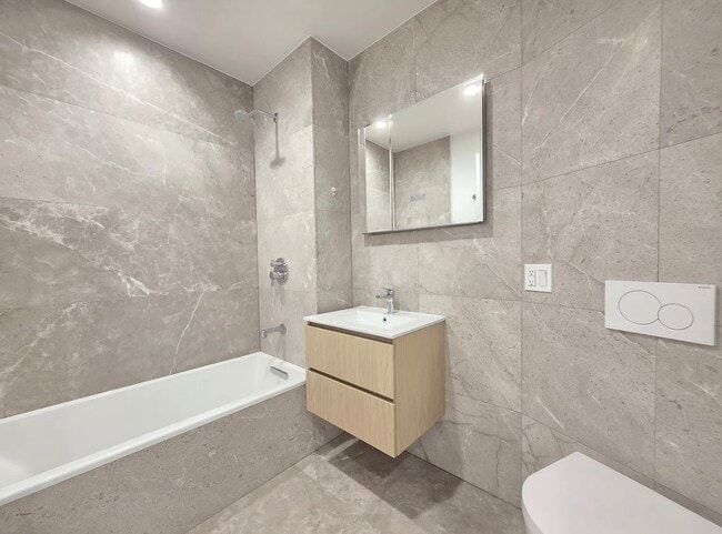 Foto del edificio - 30-05 Vernon Blvd