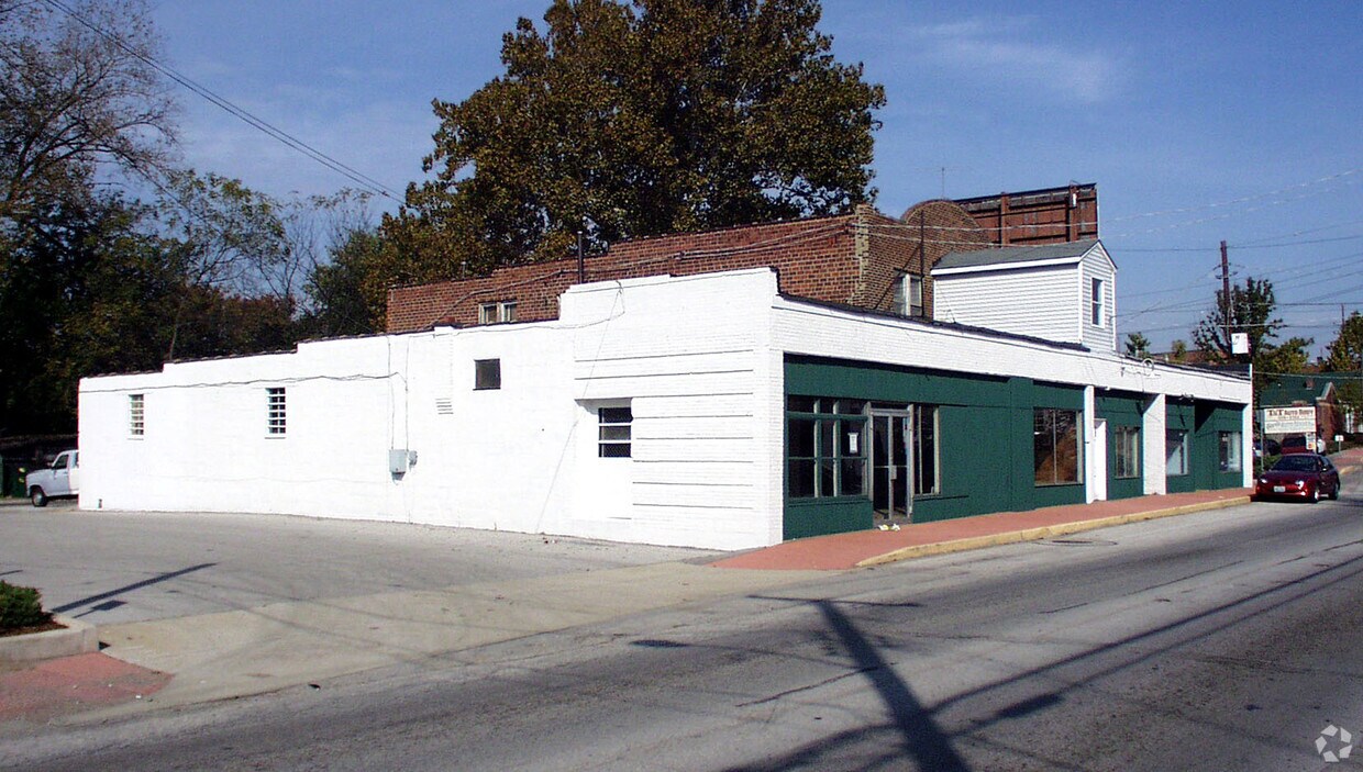 Foto principal - 3303-3315 Woodson Rd