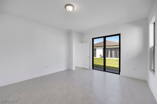 Foto del edificio - 5574 Cassidy Ln