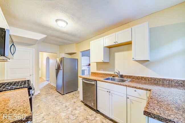 Building Photo - 4 br, 1 bath House - 433 Winton Mt Washington