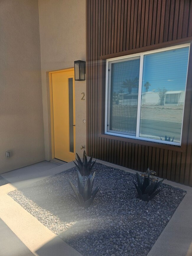 Building Photo - 181 Hacienda Loop