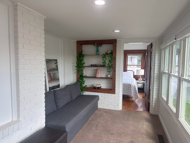 Foto del edificio - 303 N Delphine Ave