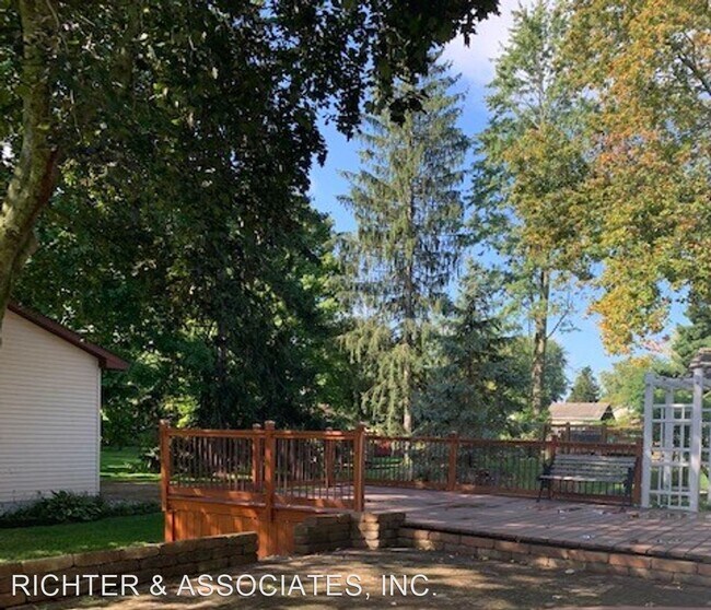 Building Photo - 3 br, 1 bath House - 420 E FRANK STREET