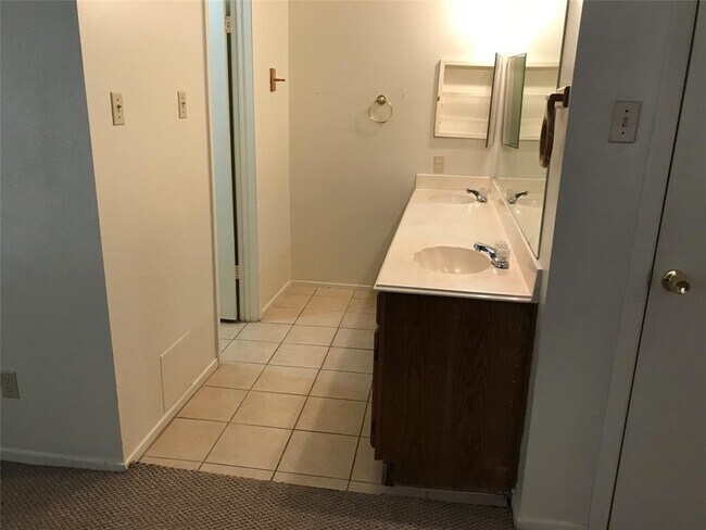 Foto del edificio - 3847 Westmeadow Dr