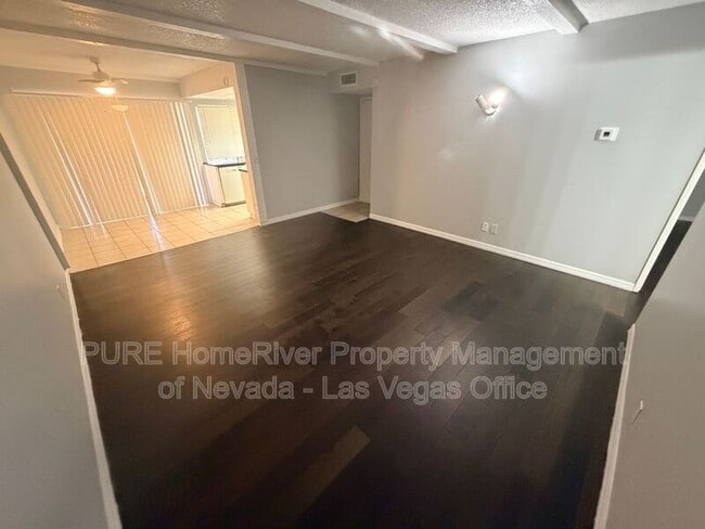 Building Photo - 1405 E Vegas Valley Dr