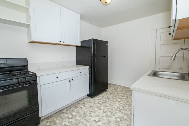 Building Photo - 2 Bedroom 1 Bath + Loft Apartment - One Bl...