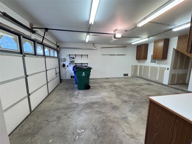 Building Photo - 204 Big Sur Dr
