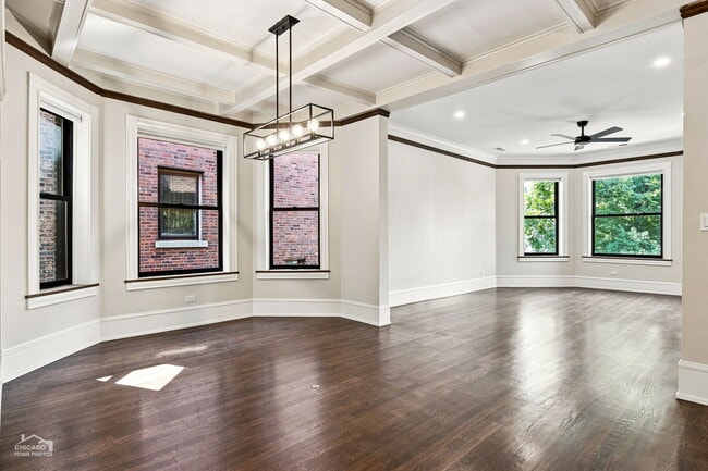 Building Photo - 5829 N Kenmore Ave