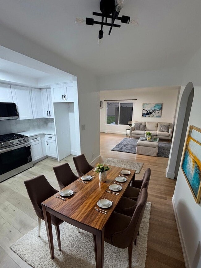 Foto del edificio - 8402 Larson Ave