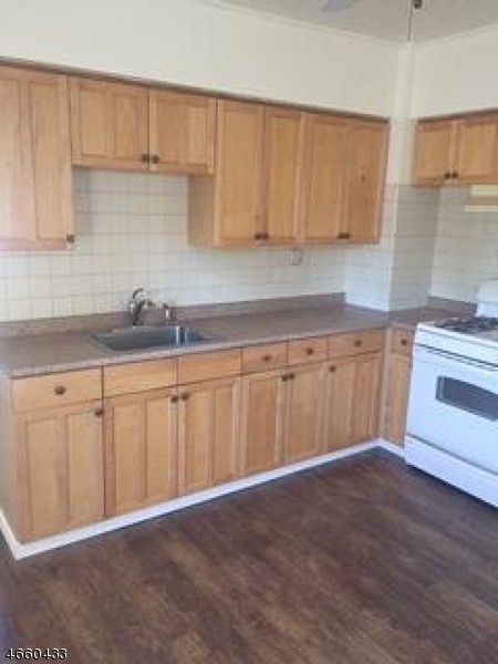 Primary Photo - 32 Mozart Ave