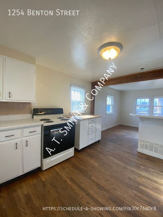 Foto del edificio - 1254 Benton St