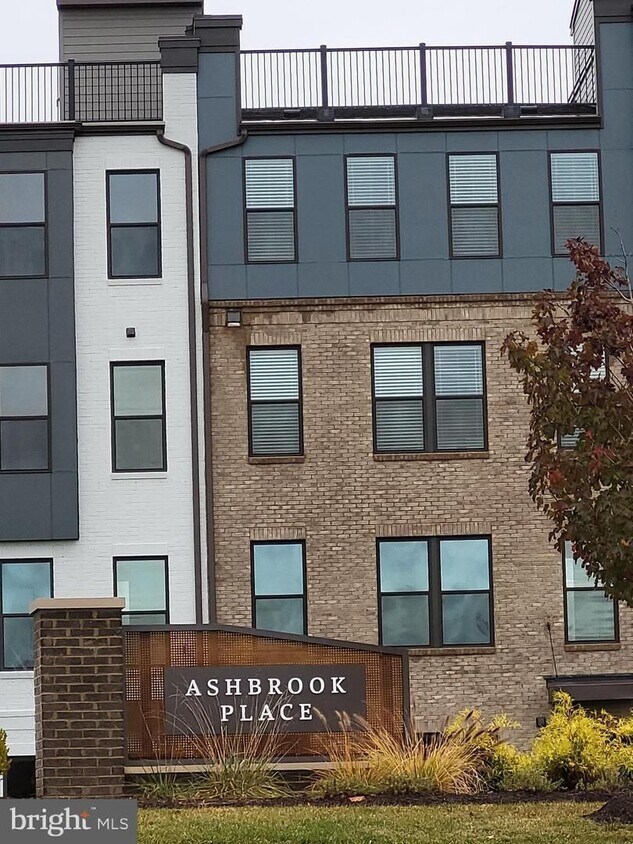 Primary Photo - Beautiful Condo in Ashbrook Place