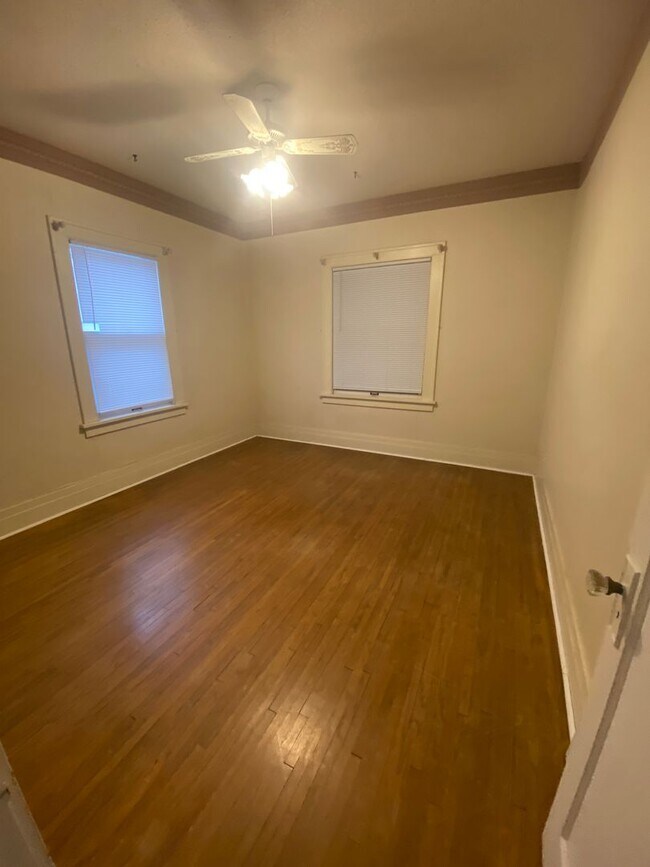 Foto del edificio - 905 Baltimore St