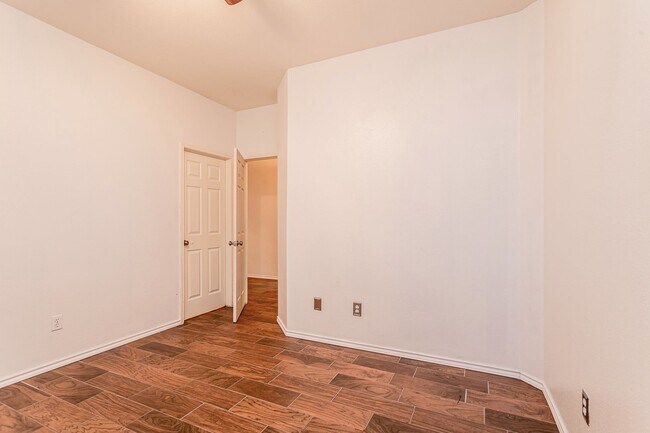 Foto del edificio - 1235 Blackthorn Dr