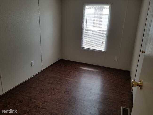 Building Photo - 3 br, 2 bath House - 606 Hutson Lane