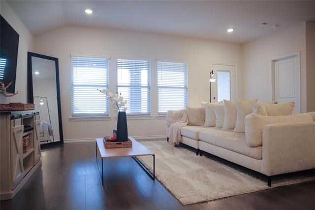 Foto del edificio - 3025 Zinnia St