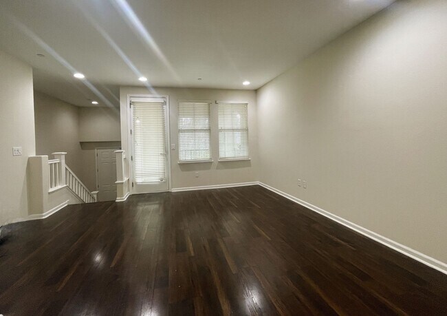 Foto del edificio - San Jose - 2 Bed, 2 Bath Condo Spacious San Jose Home in Convenient Location