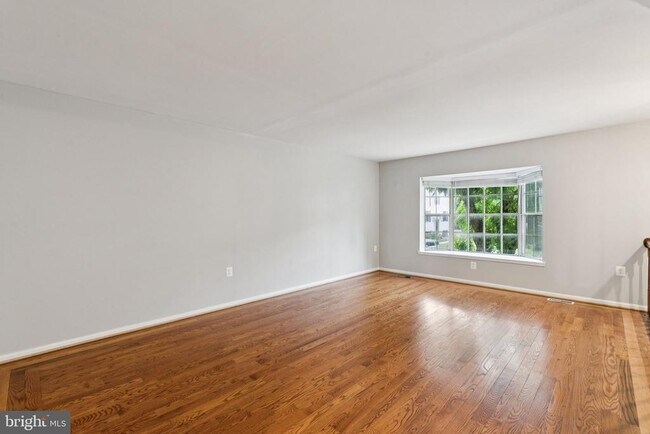 Foto del edificio - 5790 Burke Towne Ct
