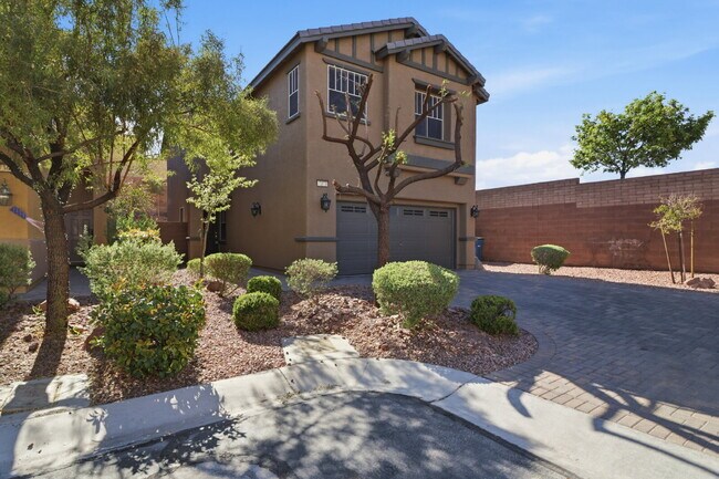 Building Photo - Available for Immediate Move-In! Discover this exceptionally well-maintained and cared-for corner...
